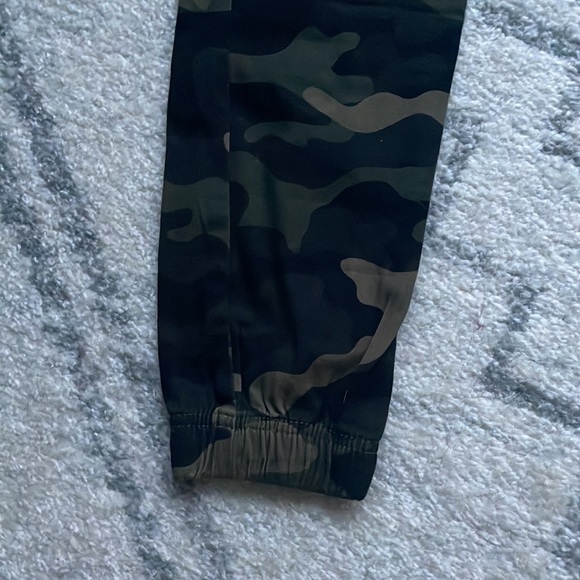 NWT- Aeropostale Camouflage Jogger with Stretch - Picture 3 of 7